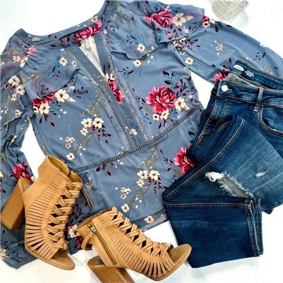 White house black market floral chiffon keyhole top - Picture 3 of 9